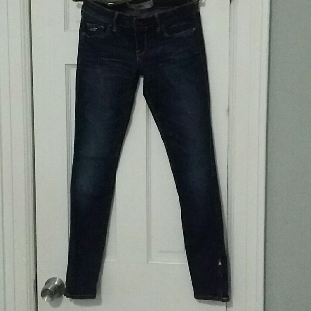 Hollister deep blue jeans